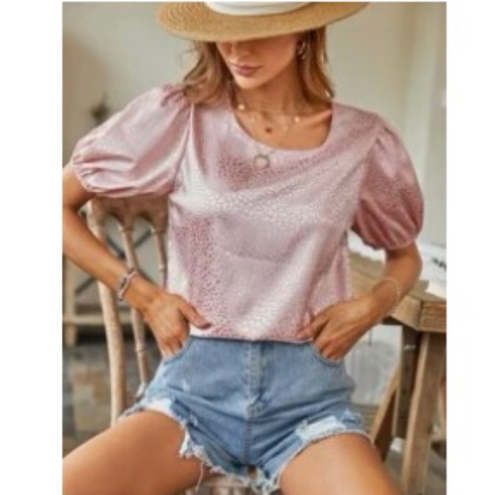 ⚠️3/$30⚠️ Shein Satin Jacquard Short Sleeve Rose Gold Blouse. Size M